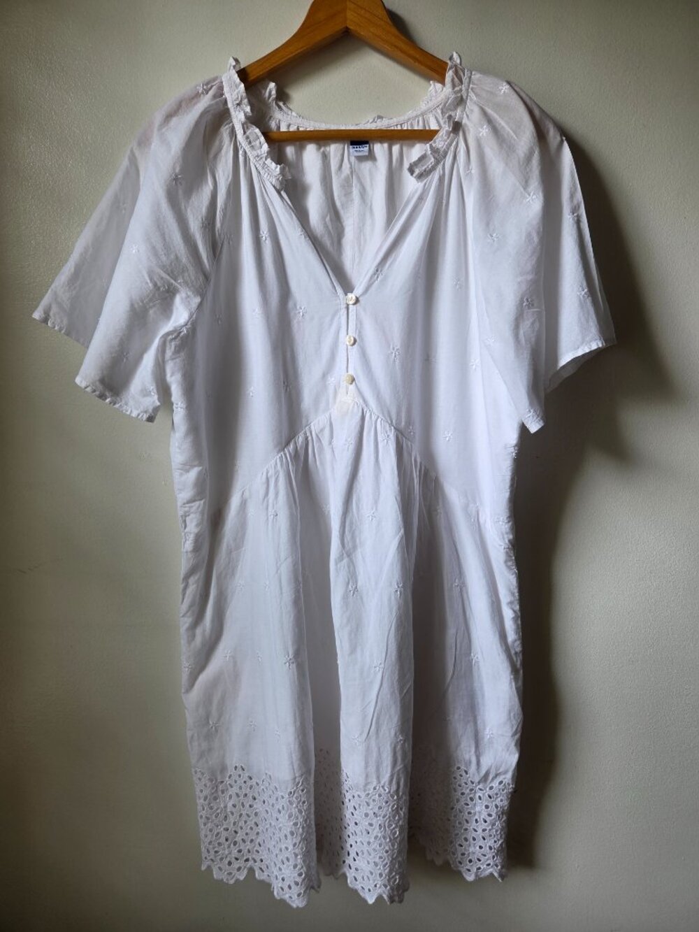 EUC LIKE NEW OLD NAVY WHITE BRODERIE ANGLAISE SPLIT V NECK SHORT DRESS SX M